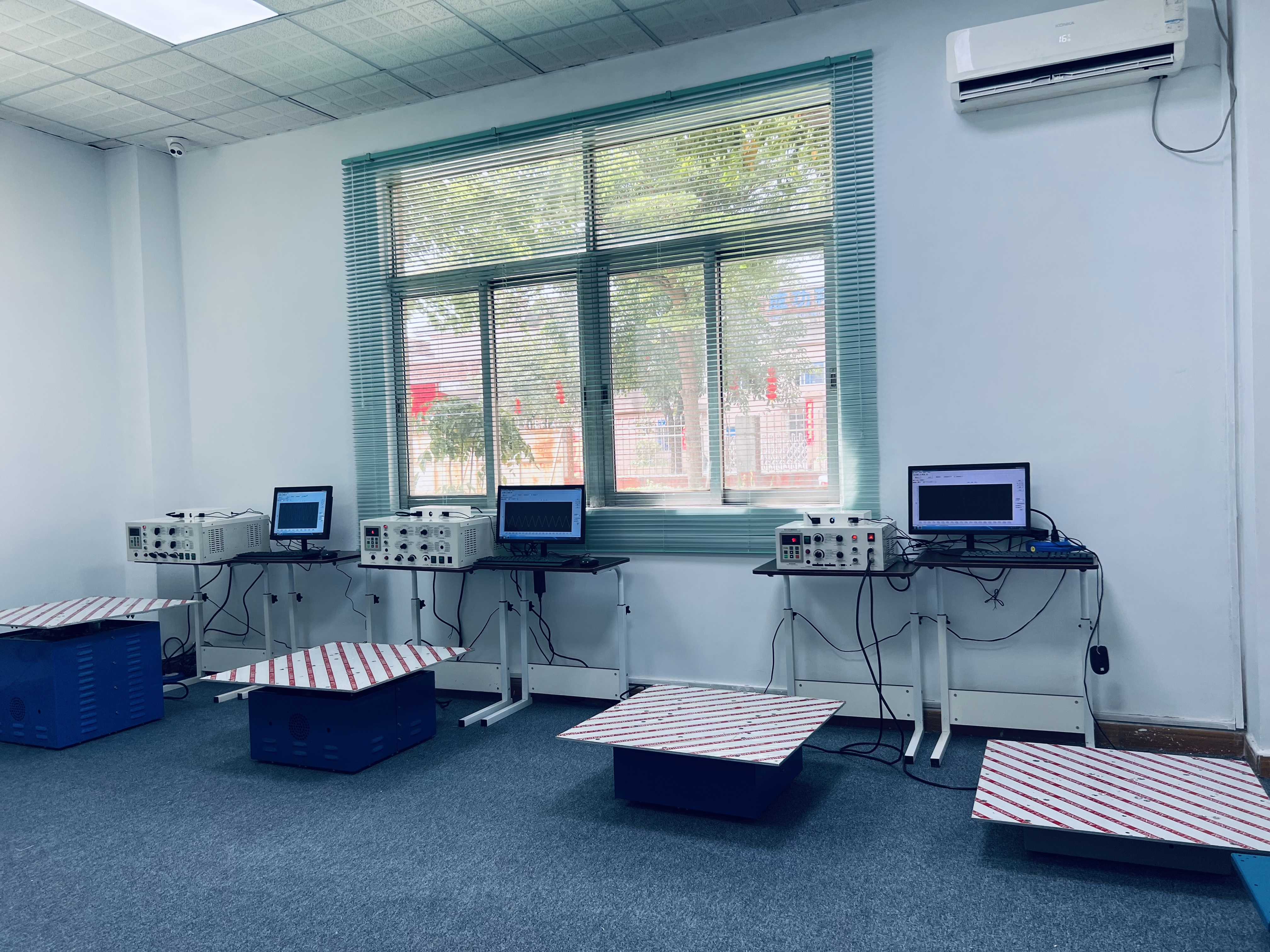 電磁式振動台 電磁式振動台(tái)