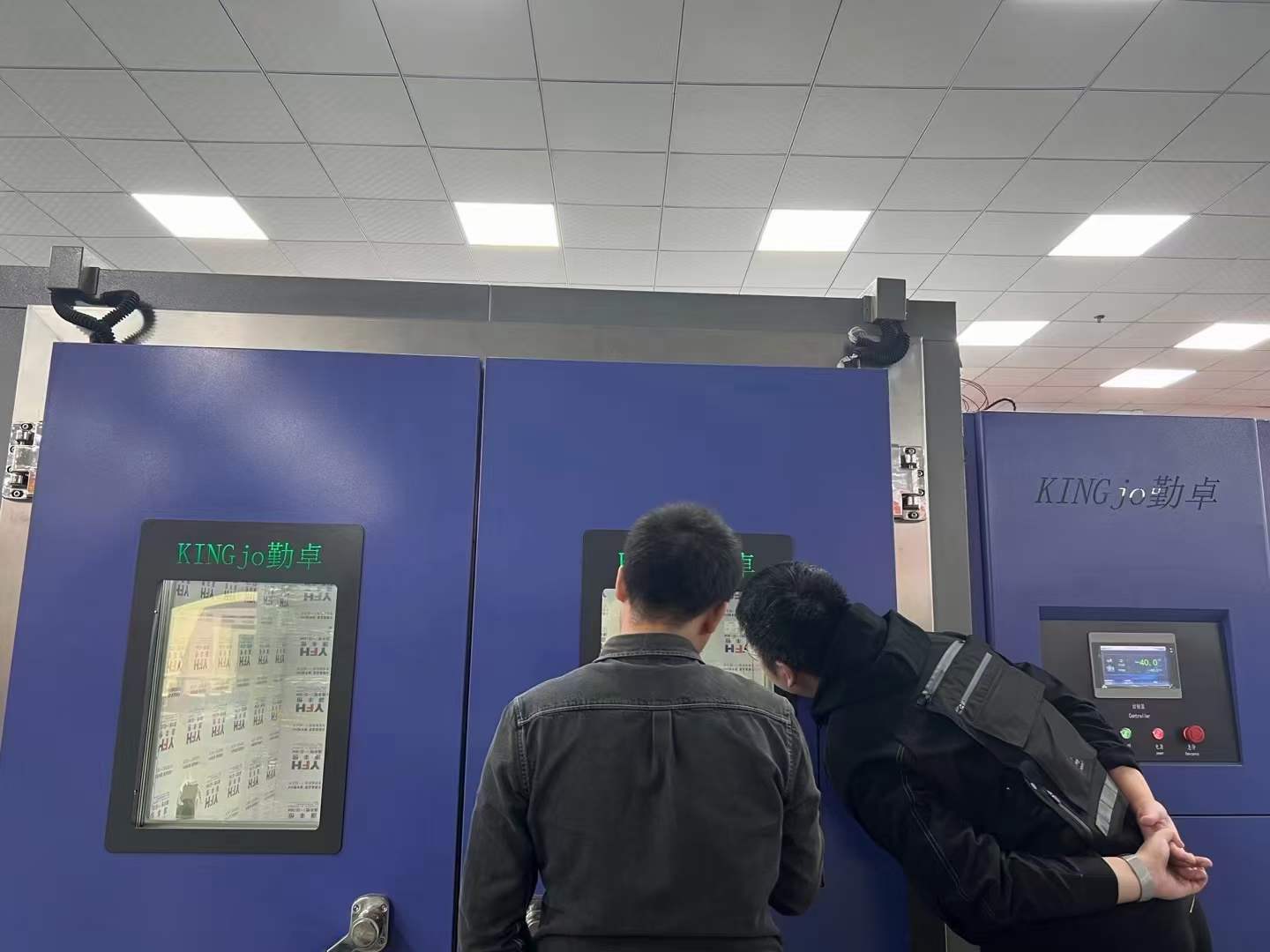 天（tiān）津步入式高低溫試驗室、大型（xíng）高低溫步入式試（shì）驗室